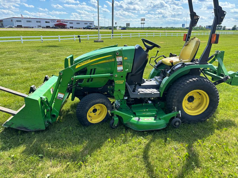 John Deere 2320