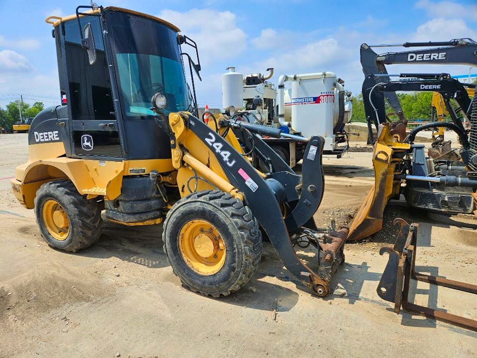 John Deere 244J
