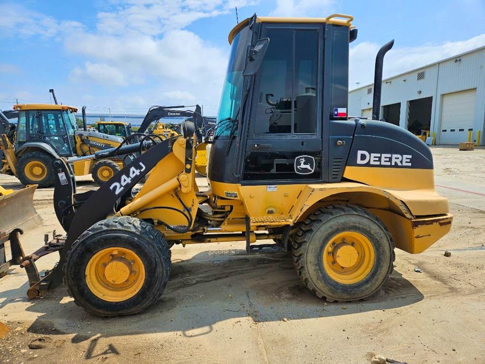 John Deere 244J