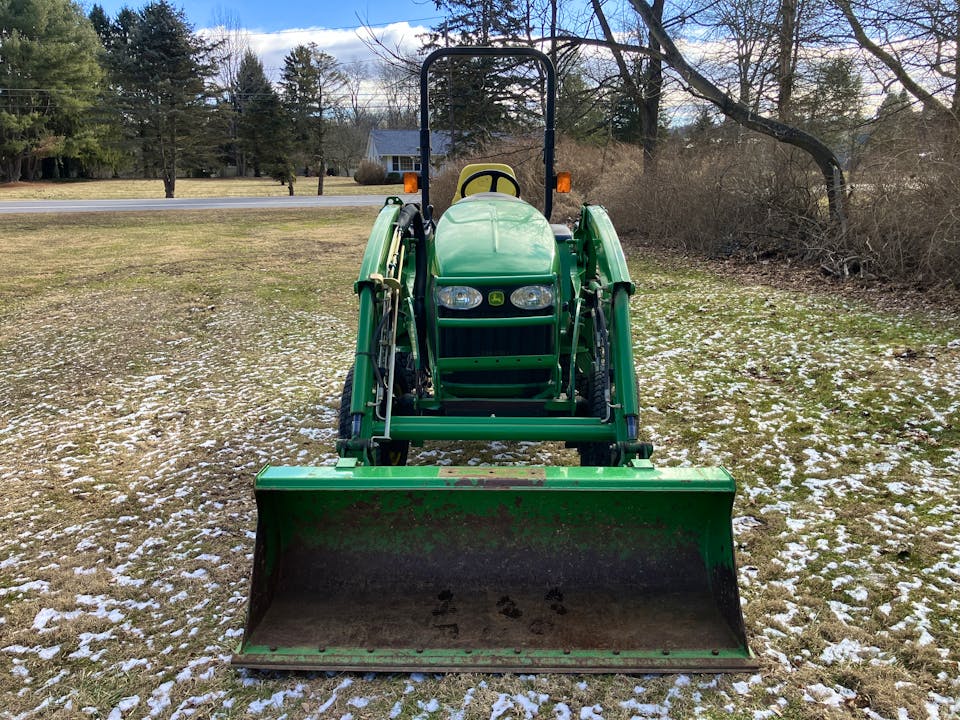 John Deere 3320