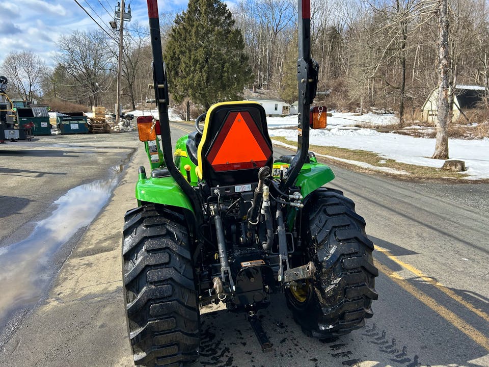 John Deere 3520