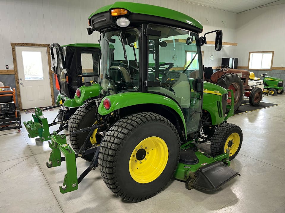 John Deere 3520