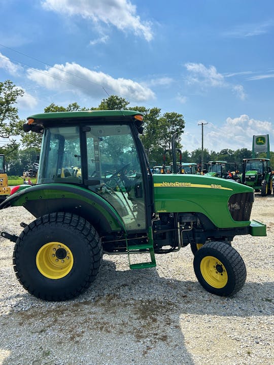 John Deere 5325