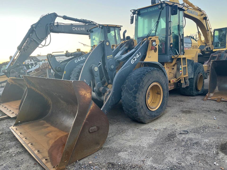 John Deere 624J