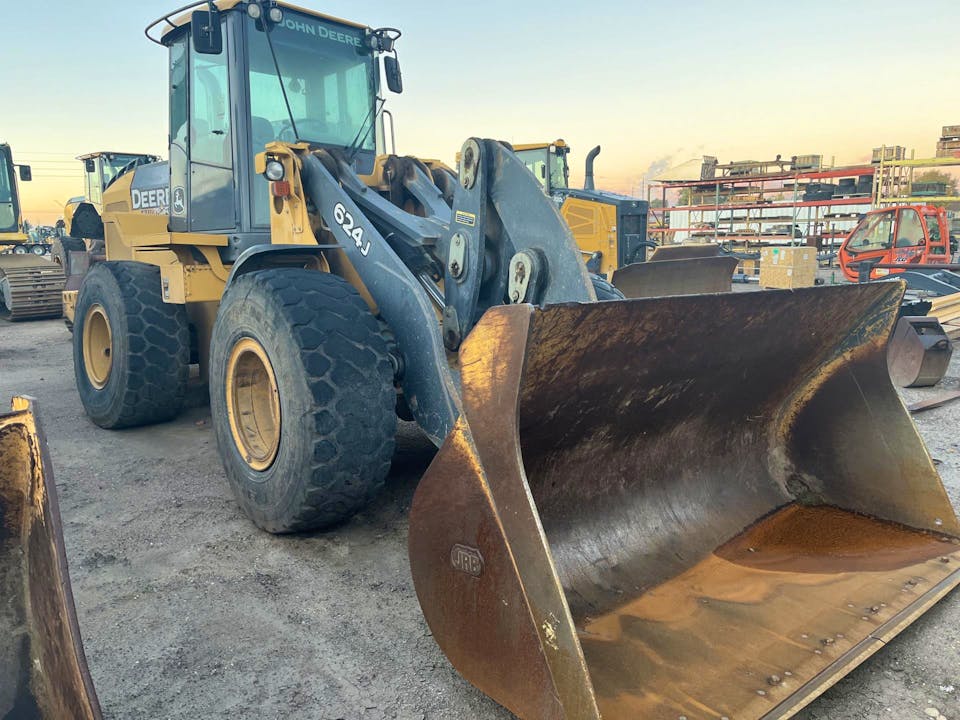 John Deere 624J