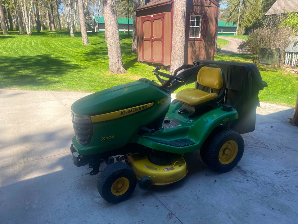 John Deere X304
