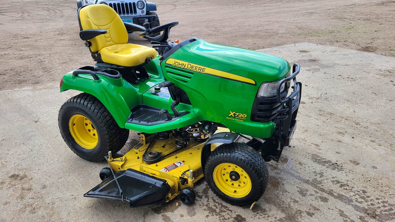 John Deere X720