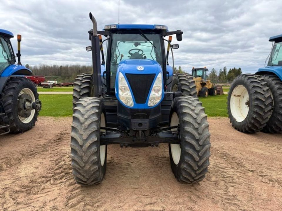 New Holland T7050