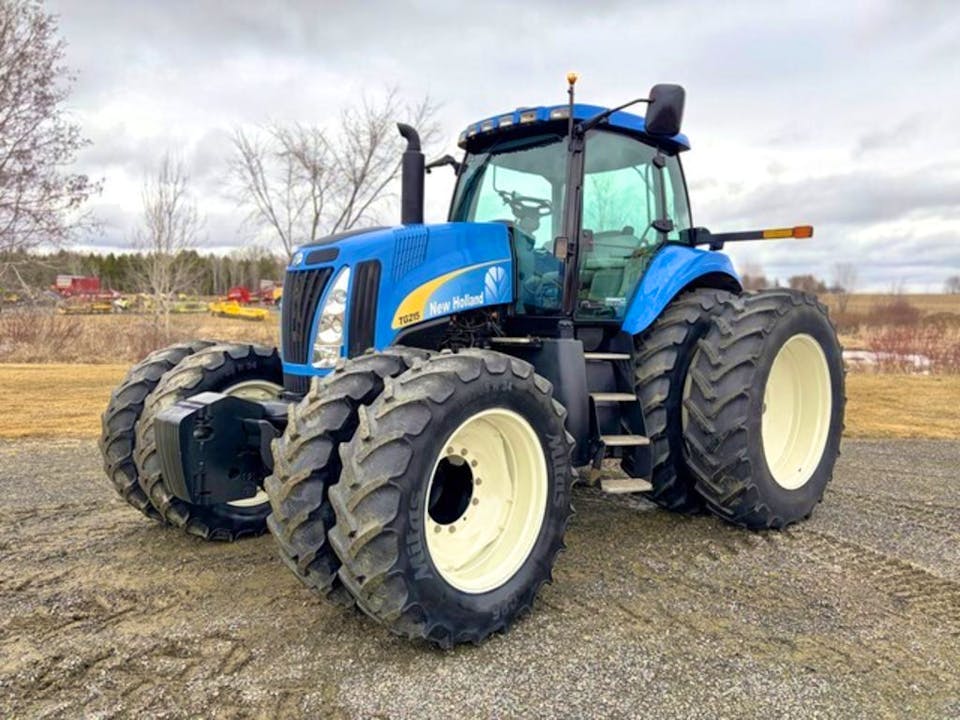 New Holland TG215