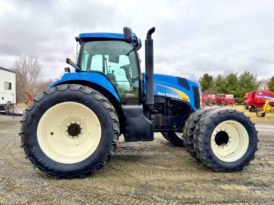 New Holland TG215