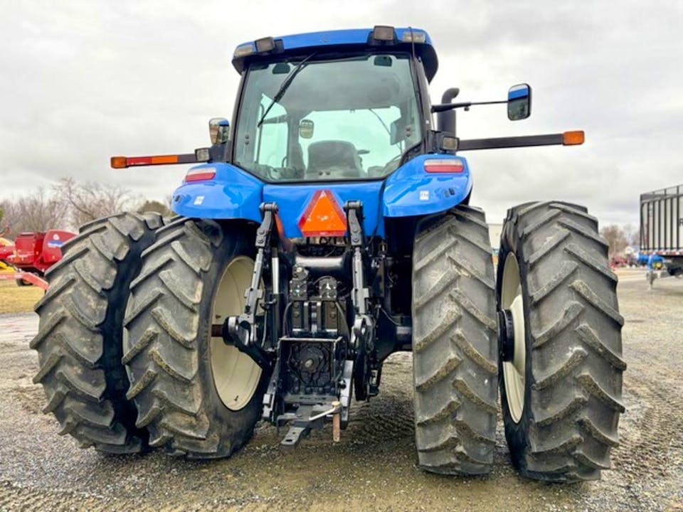 New Holland TG215