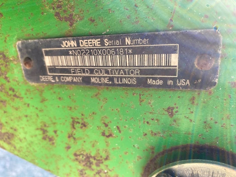 John Deere 2210