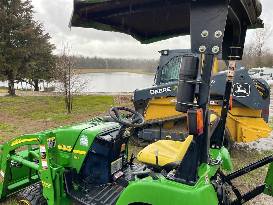 John Deere 2305