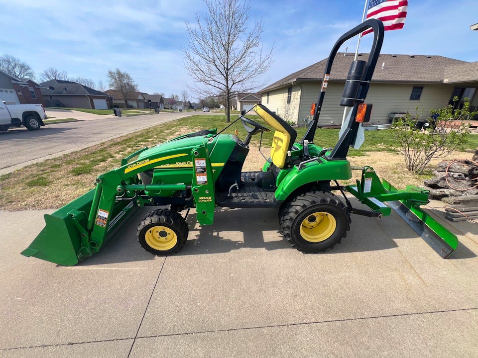 John Deere 2305
