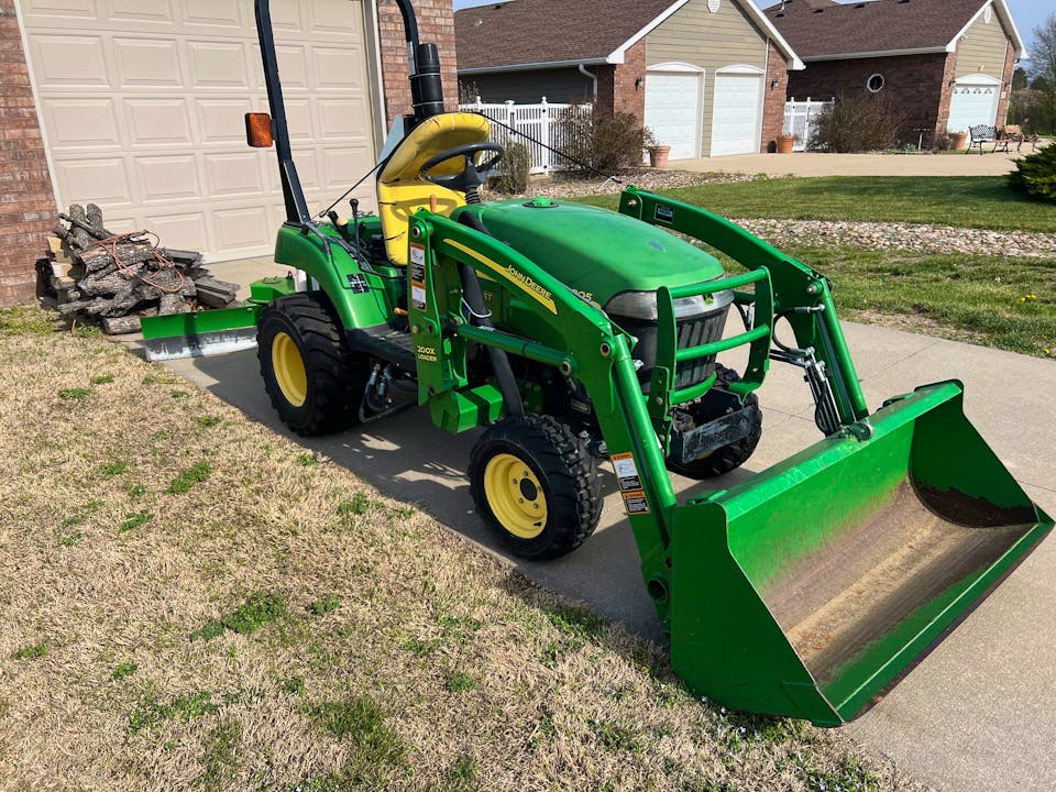 John Deere 2305