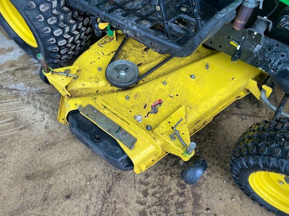 John Deere 2305