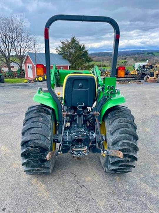 John Deere 3032E