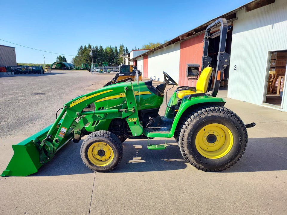 John Deere 3520