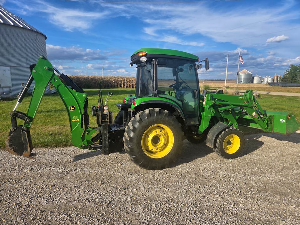 John Deere 4320
