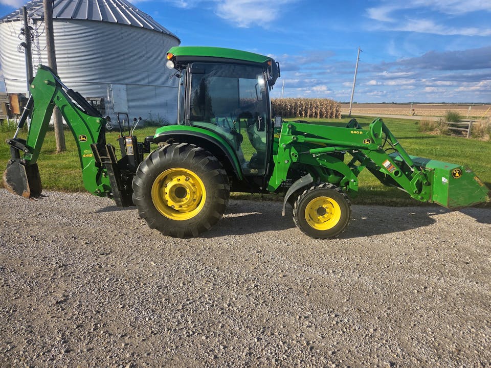 John Deere 4320