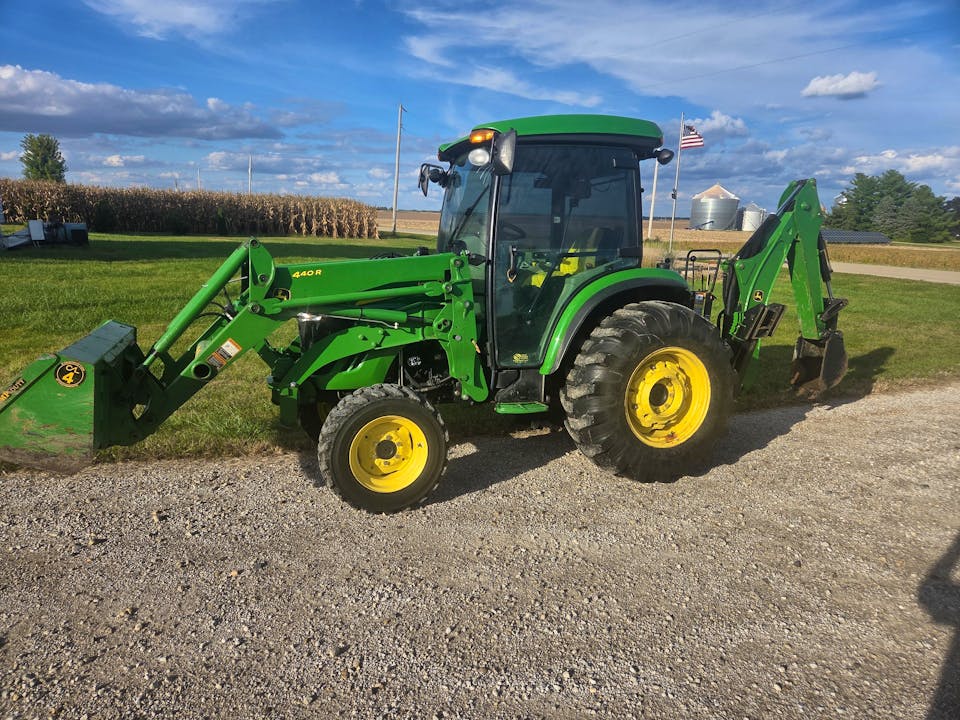 John Deere 4320