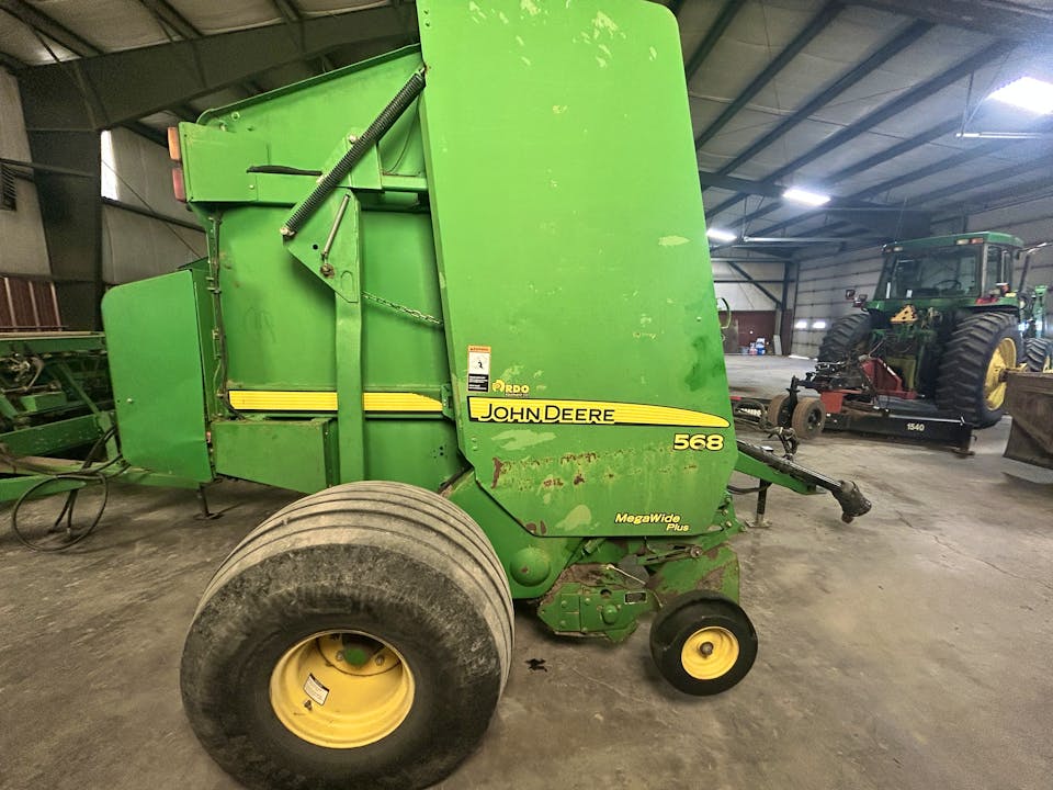 John Deere 568