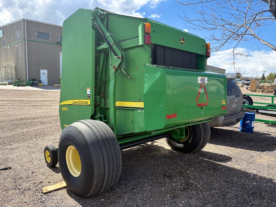 John Deere 568
