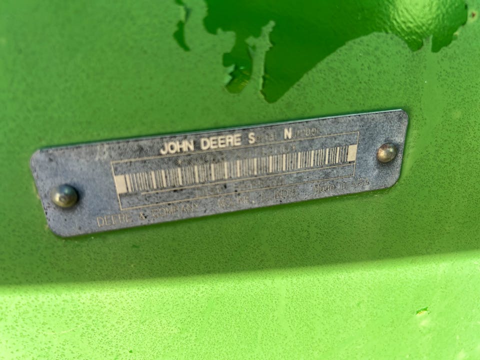John Deere 637
