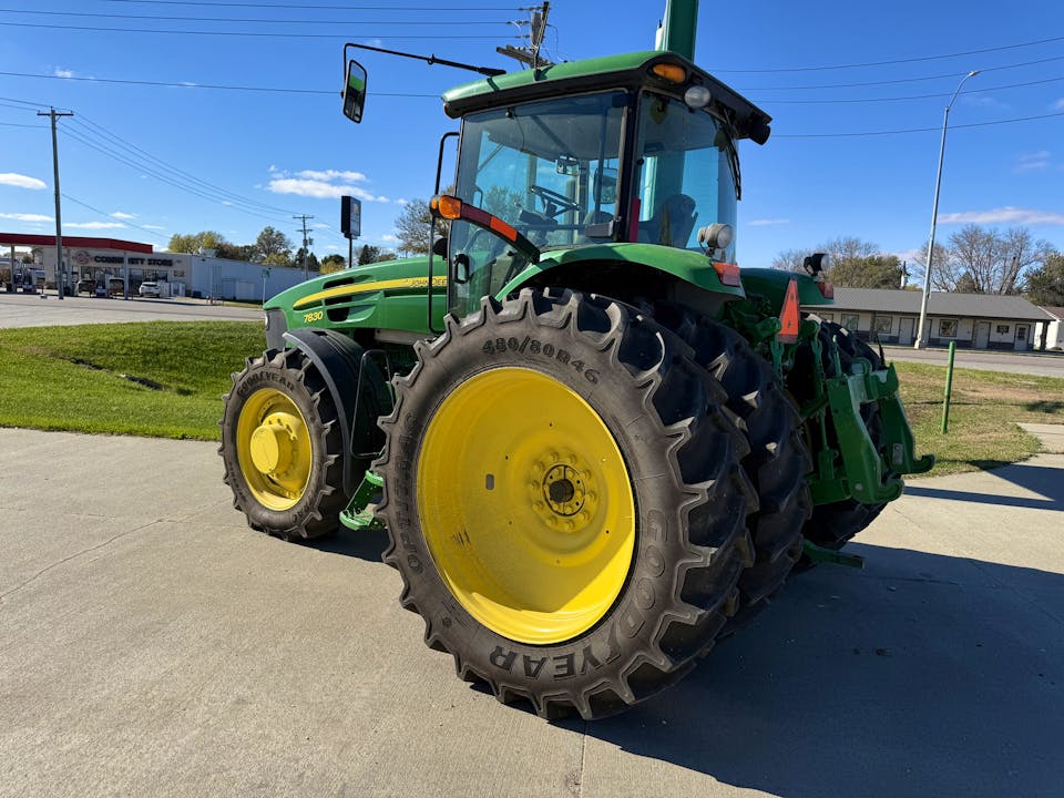 John Deere 7830