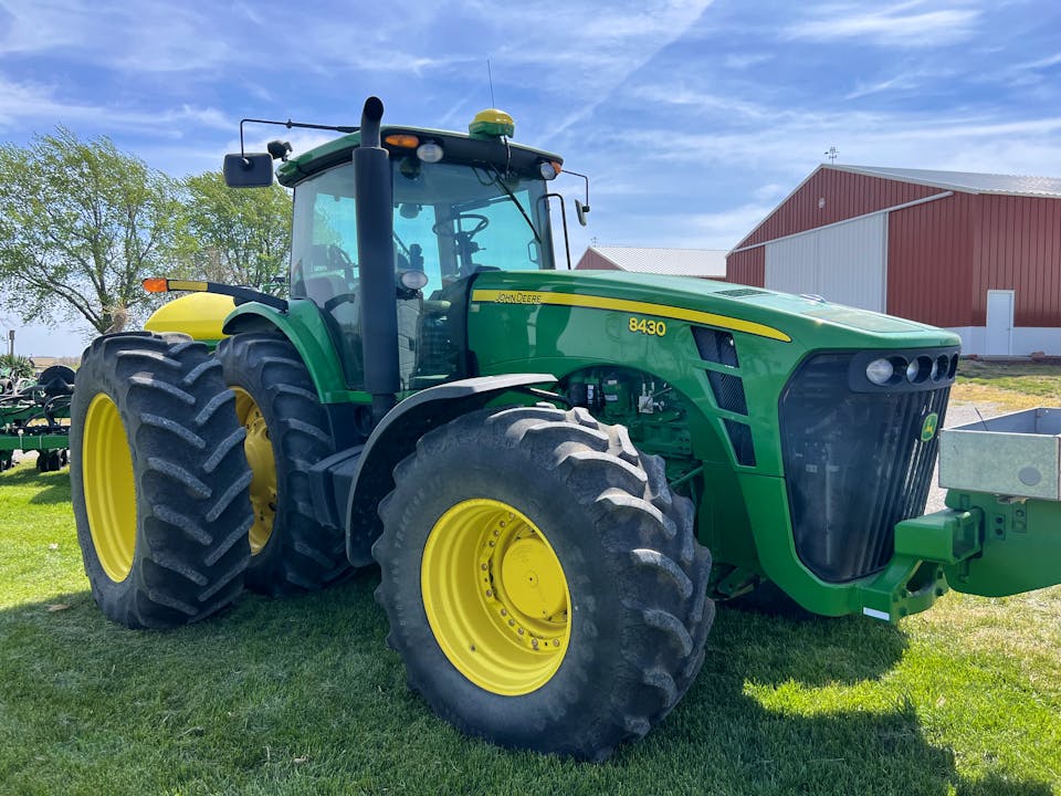 John Deere 8430