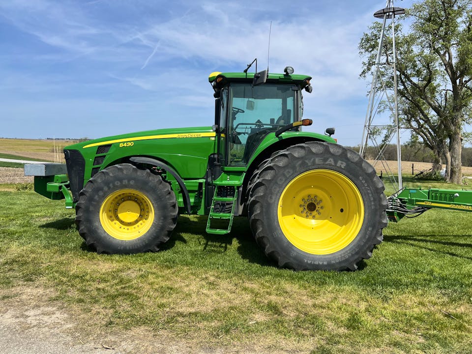 John Deere 8430