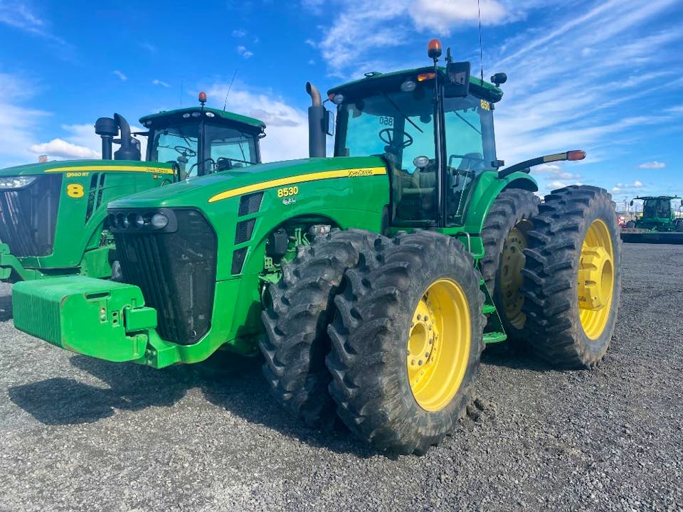 John Deere 8530