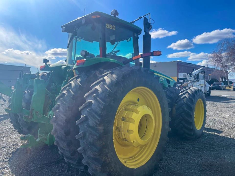 John Deere 8530