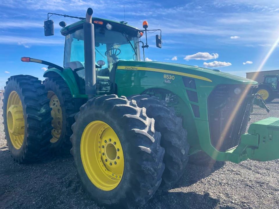 John Deere 8530