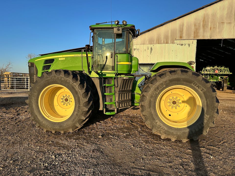 John Deere 9330