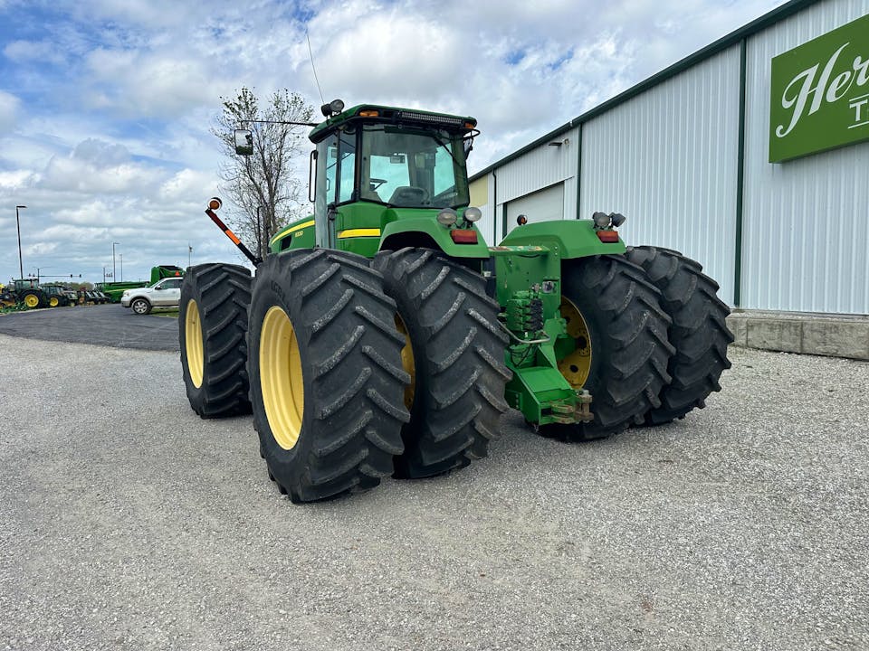 John Deere 9330