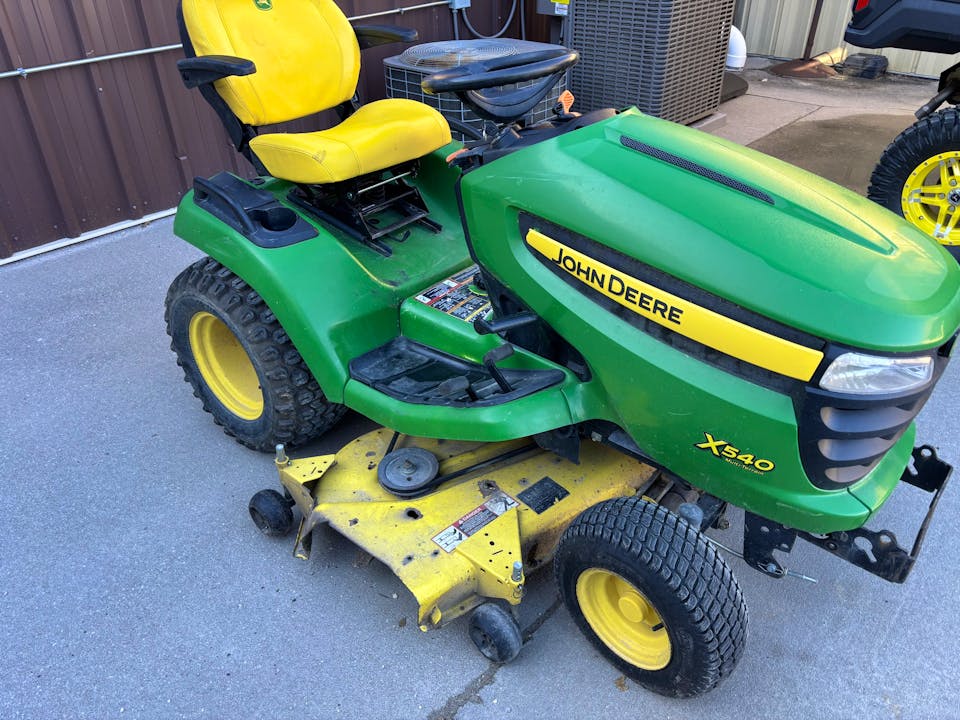 John Deere X540