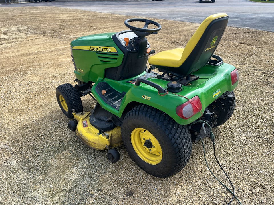 John Deere X724