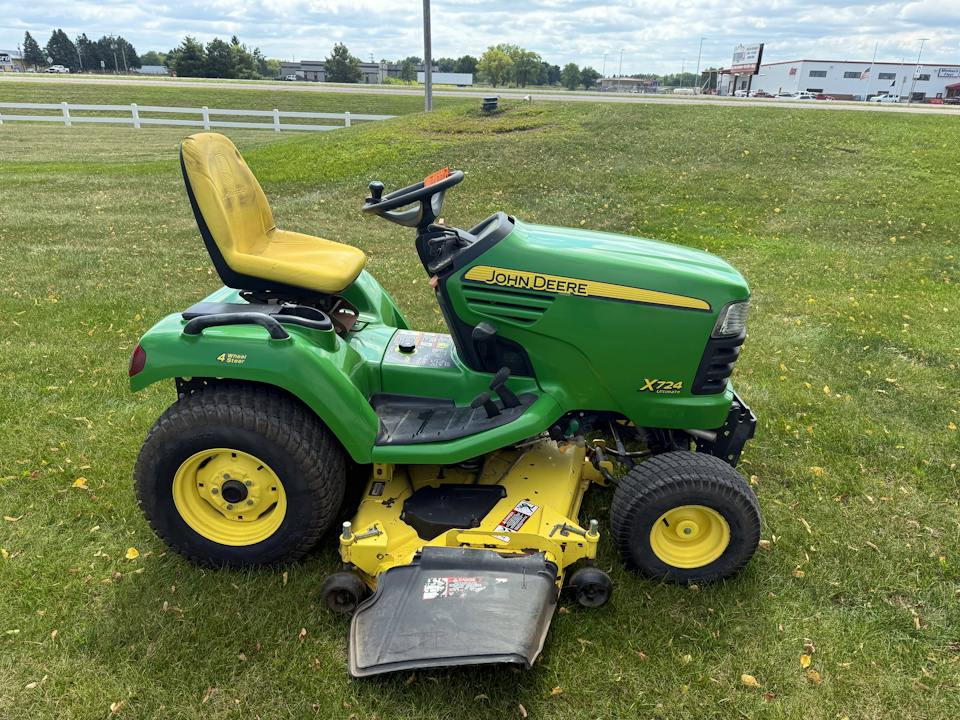John Deere X724