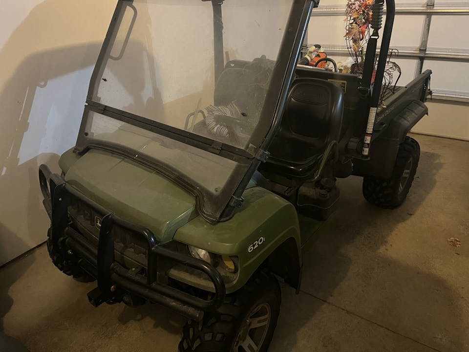 John Deere XUV620I OLIVE