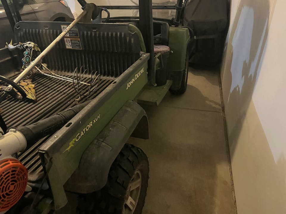 John Deere XUV620I OLIVE