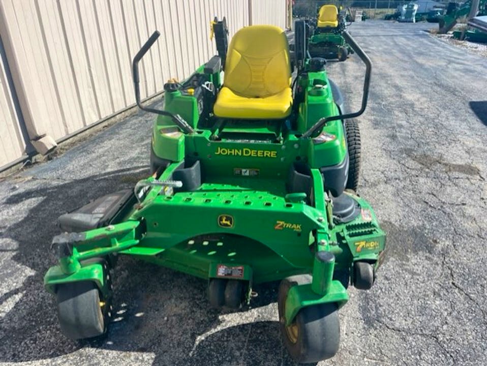 John Deere Z810A