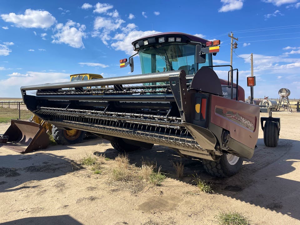 MacDon M150