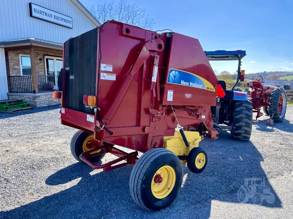 New Holland BR7050