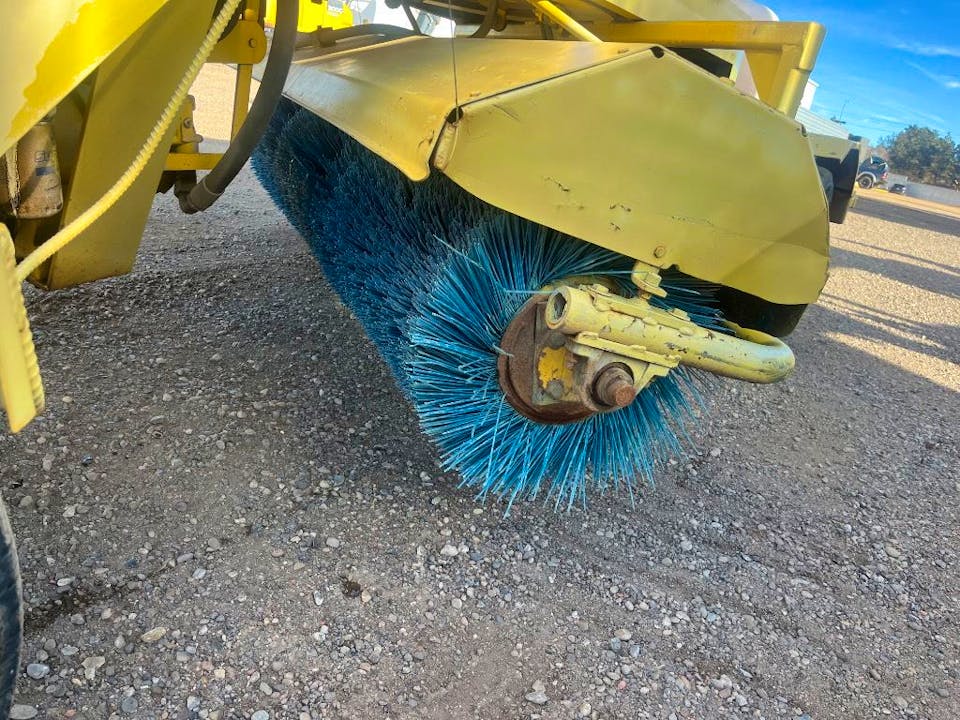 Superior Broom DT80J