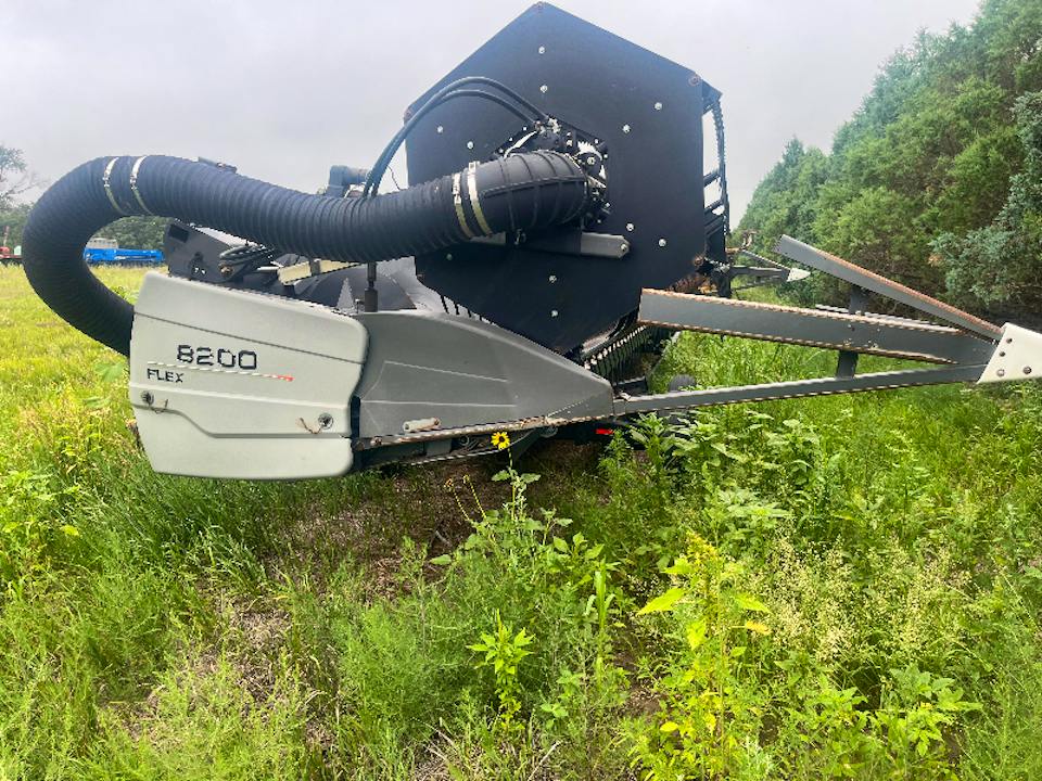 GLEANER 8200