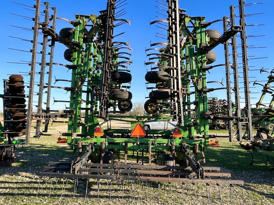 John Deere 2210