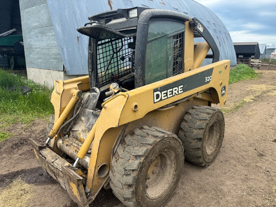 John Deere 320