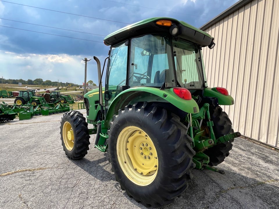 John Deere 5085M