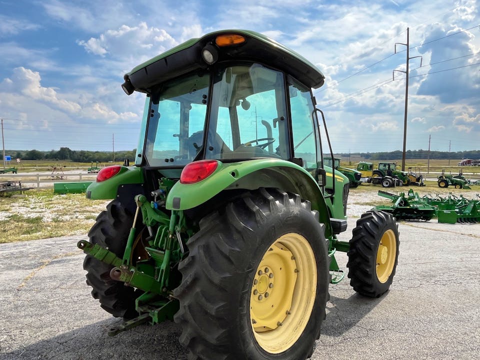 John Deere 5085M